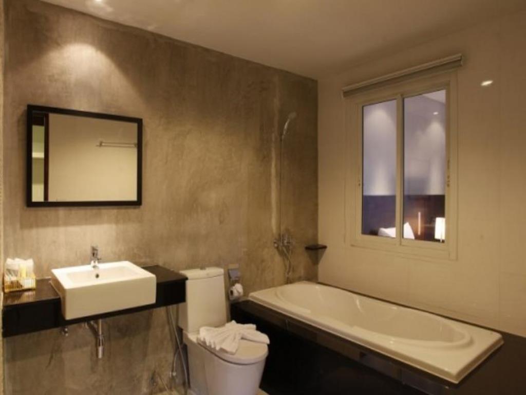 Nize Hotel - Sha Plus Phuket Extérieur photo