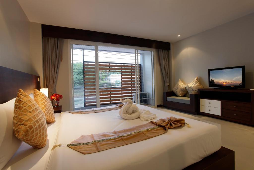 Nize Hotel - Sha Plus Phuket Extérieur photo