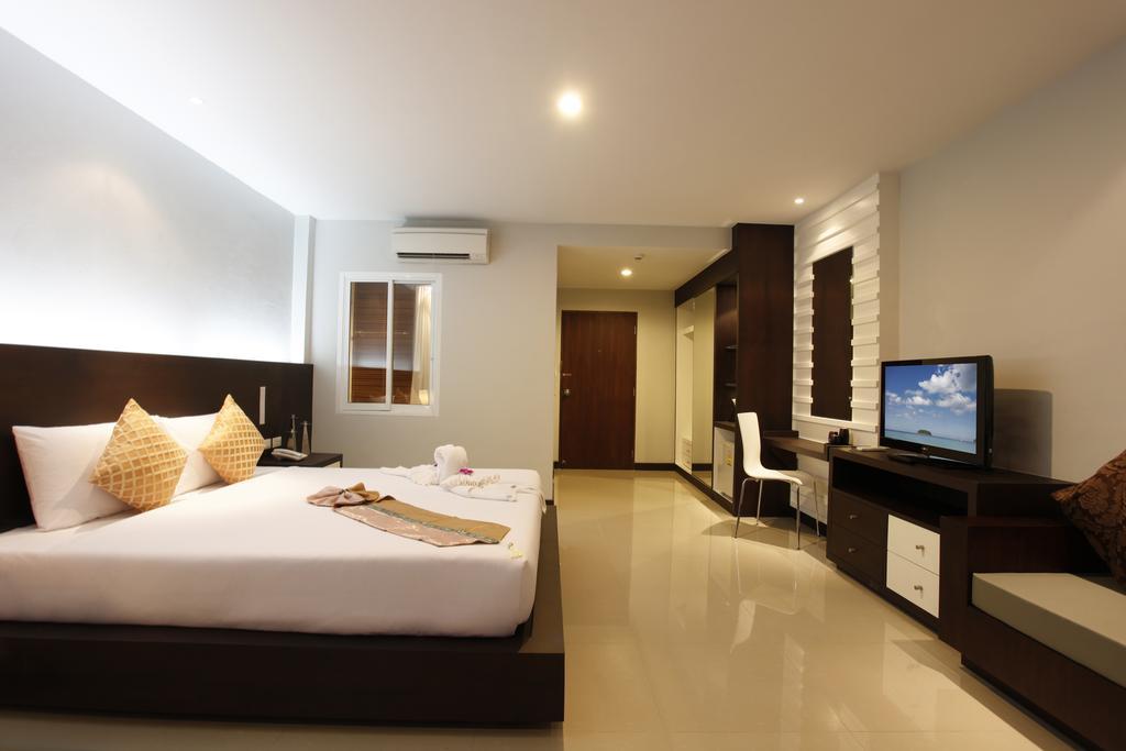 Nize Hotel - Sha Plus Phuket Extérieur photo
