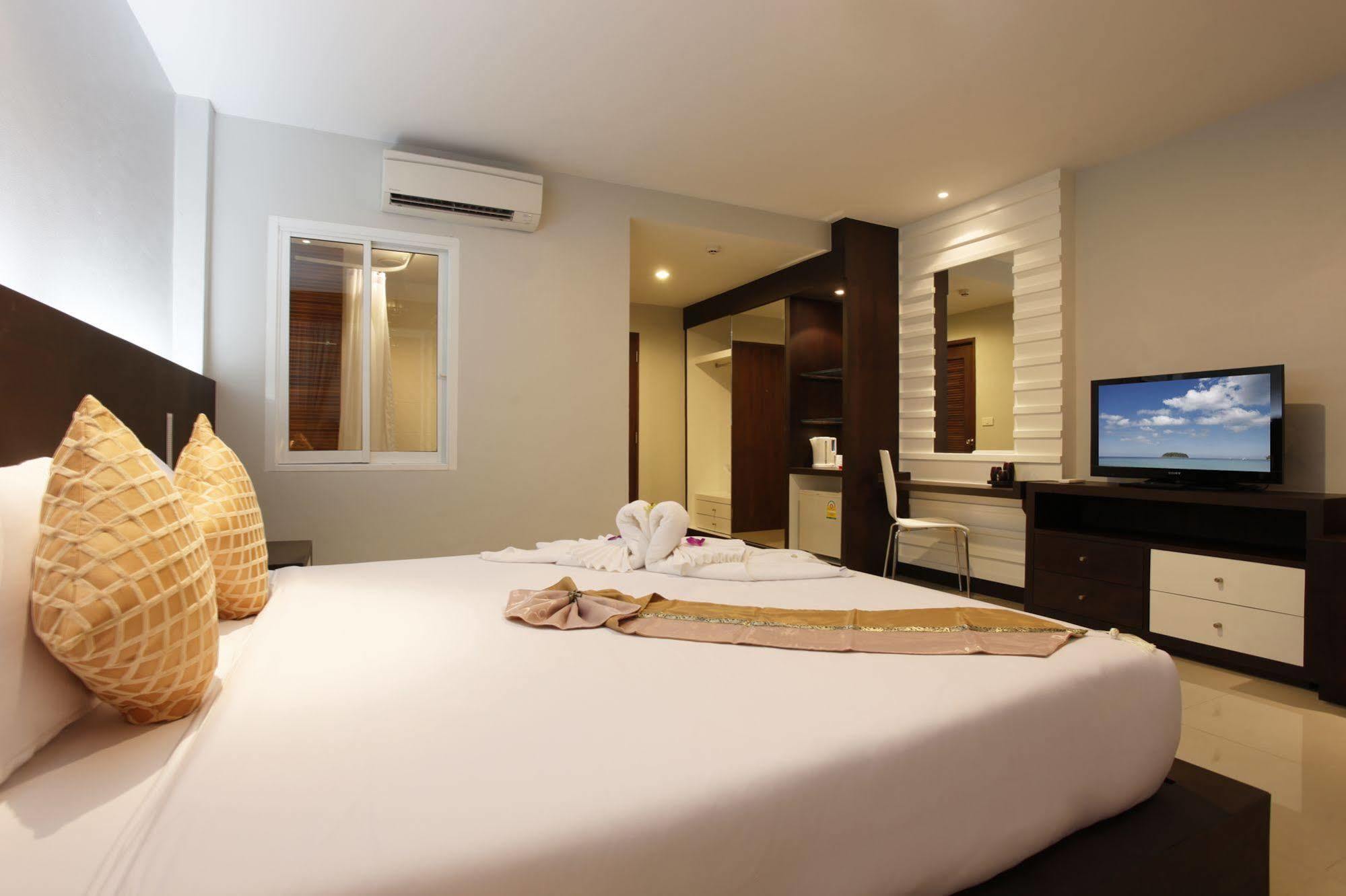 Nize Hotel - Sha Plus Phuket Extérieur photo