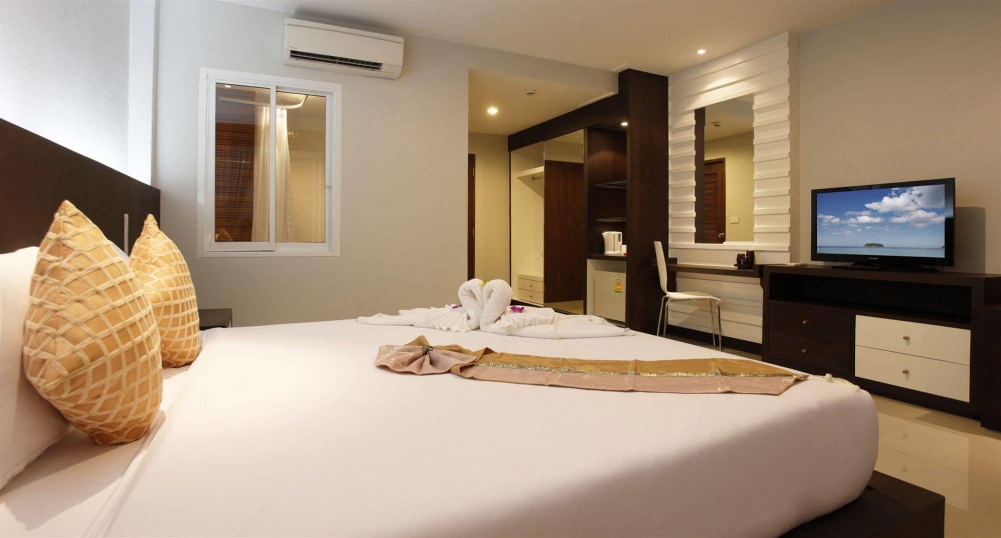 Nize Hotel - Sha Plus Phuket Extérieur photo