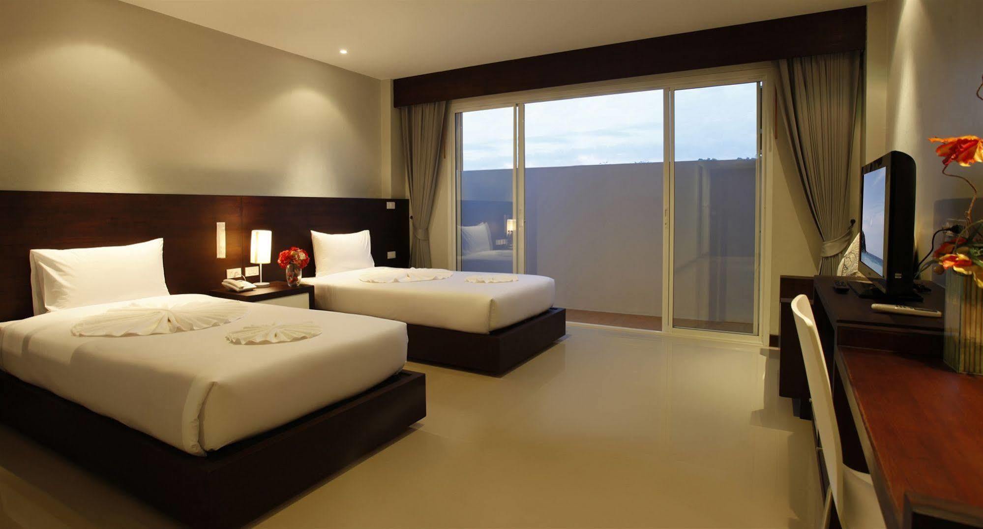 Nize Hotel - Sha Plus Phuket Extérieur photo