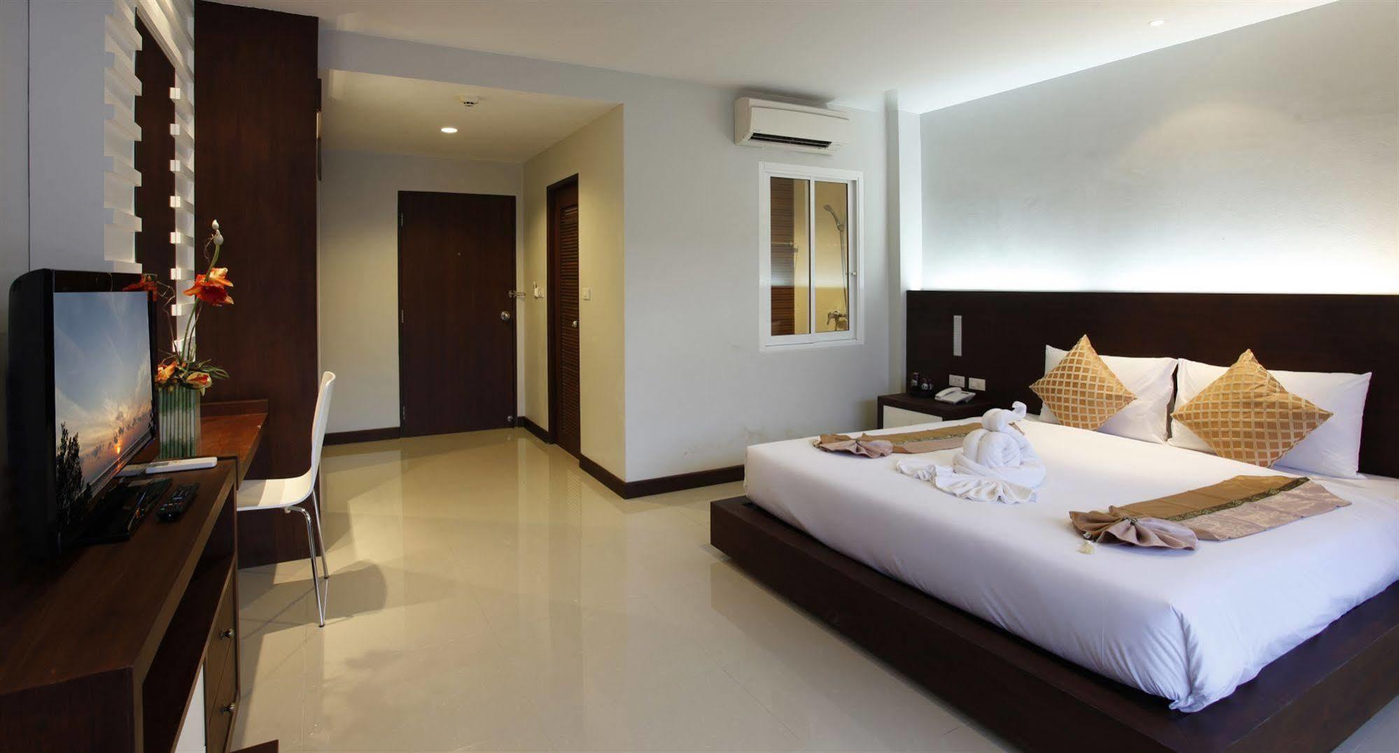 Nize Hotel - Sha Plus Phuket Extérieur photo